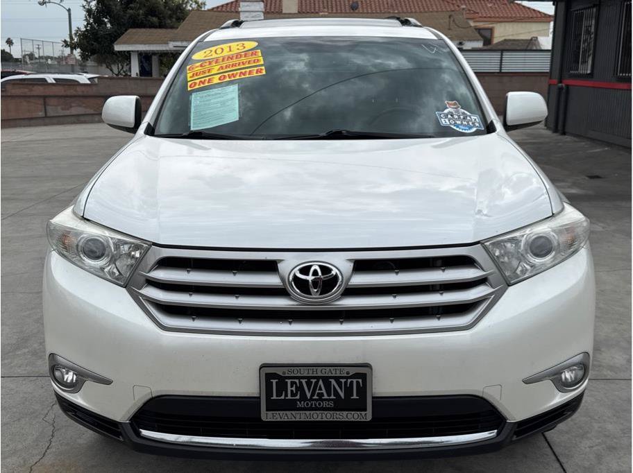 Used 2013 Toyota Highlander SE FWD image 2