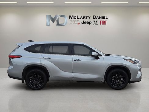 Used 2023 Toyota Highlander L image 6
