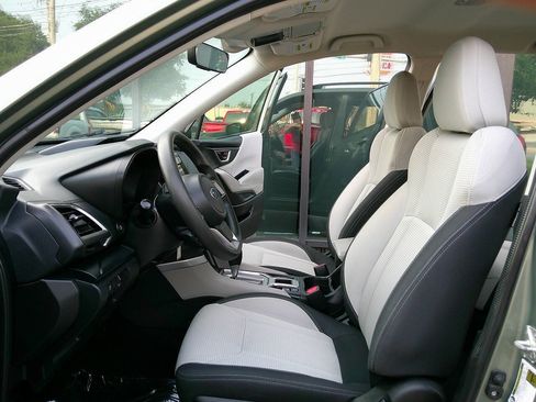 Used 2021 Subaru Forester AWD/4WD image 9