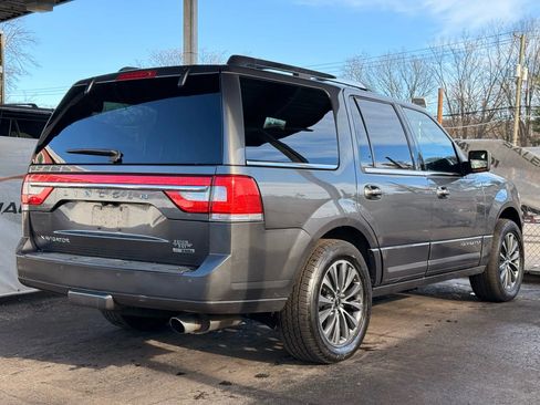 Used 2015 Lincoln Navigator Sport Utility 4D image 9