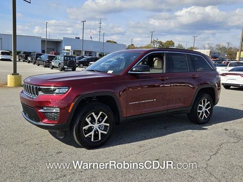 New 2025 Jeep Grand Cherokee Limited w/ Luxury Tech Group II image 3