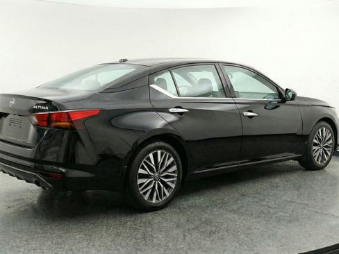 Used 2025 Nissan Altima 2.5 SV image 9