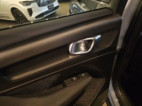 Certified 2023 Volvo XC40 Recharge Ultimate AWD/4WD image 14