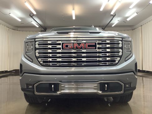 Used 2025 GMC Sierra 1500 Denali AWD/4WD image 10
