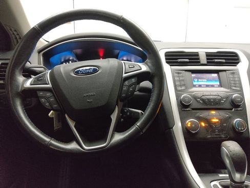 Used 2015 Ford Fusion SE w/ Equipment Group 201A image 22