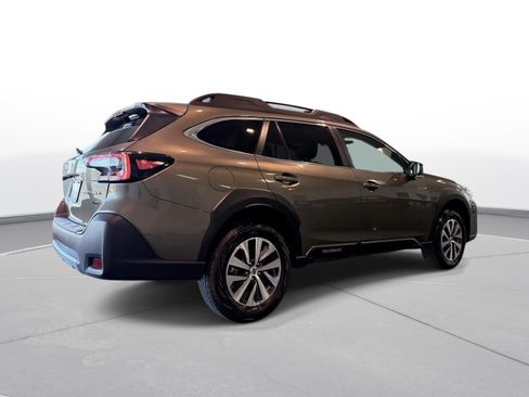 Used 2025 Subaru Outback Premium AWD/4WD image 12