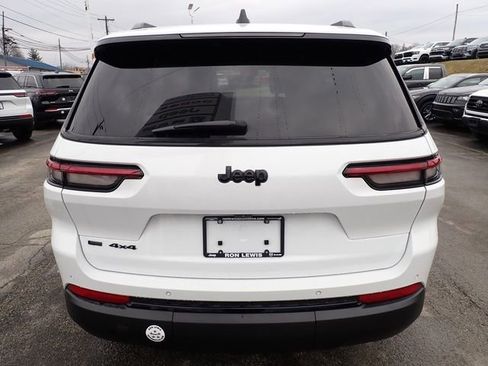 Used 2023 Jeep Grand Cherokee L Laredo image 4