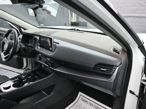 Used 2023 Nissan Rogue S image 11