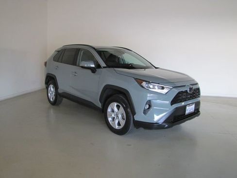 Used 2021 Toyota RAV4 XLE w/ Convenience Package AWD/4WD image 3