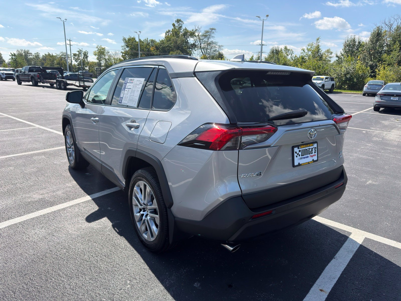 Used 2022 Toyota RAV4 XLE Premium AWD/4WD image 6