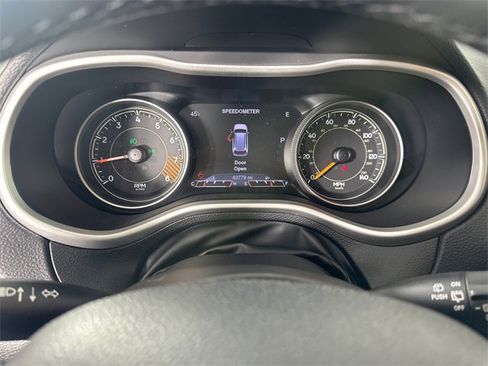 Used 2015 Jeep Cherokee Trailhawk w/ Comfort/Convenience Group image 25