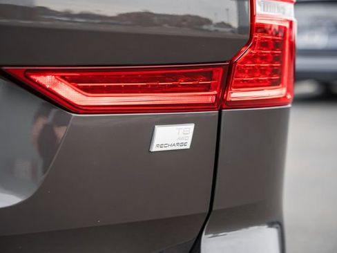 Used 2022 Volvo XC60 T8 Inscription w/ Advanced Package image 8