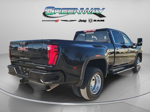 Used 2024 GMC Sierra 3500 Denali image 3