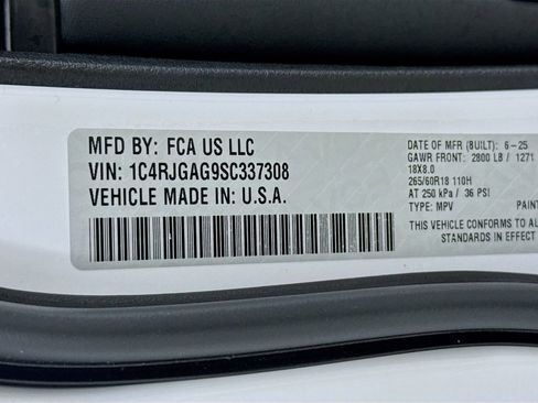 Used 2025 Jeep Grand Cherokee Altitude image 34