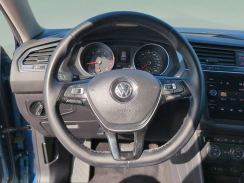 Used 2018 Volkswagen Tiguan SEL FWD image 11