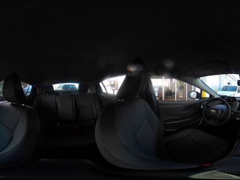 Used 2025 Toyota Prius LE image 42