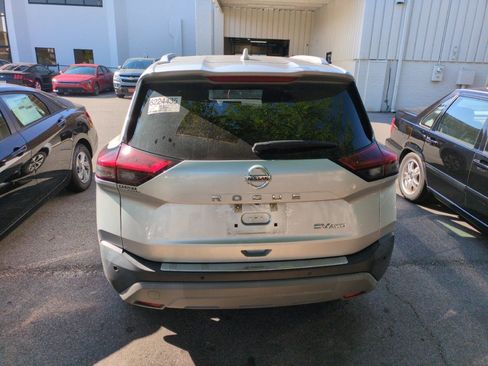 Used 2021 Nissan Rogue SV w/ Premium Package AWD/4WD image 5