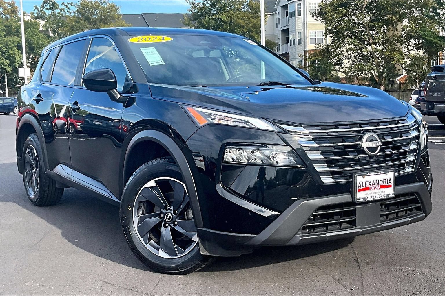 Used 2024 Nissan Rogue SV AWD/4WD image 2