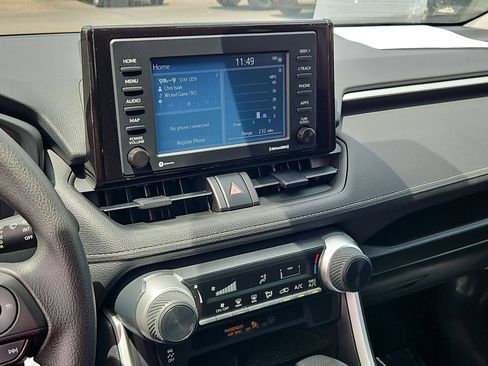 Used 2021 Toyota RAV4 LE FWD image 18