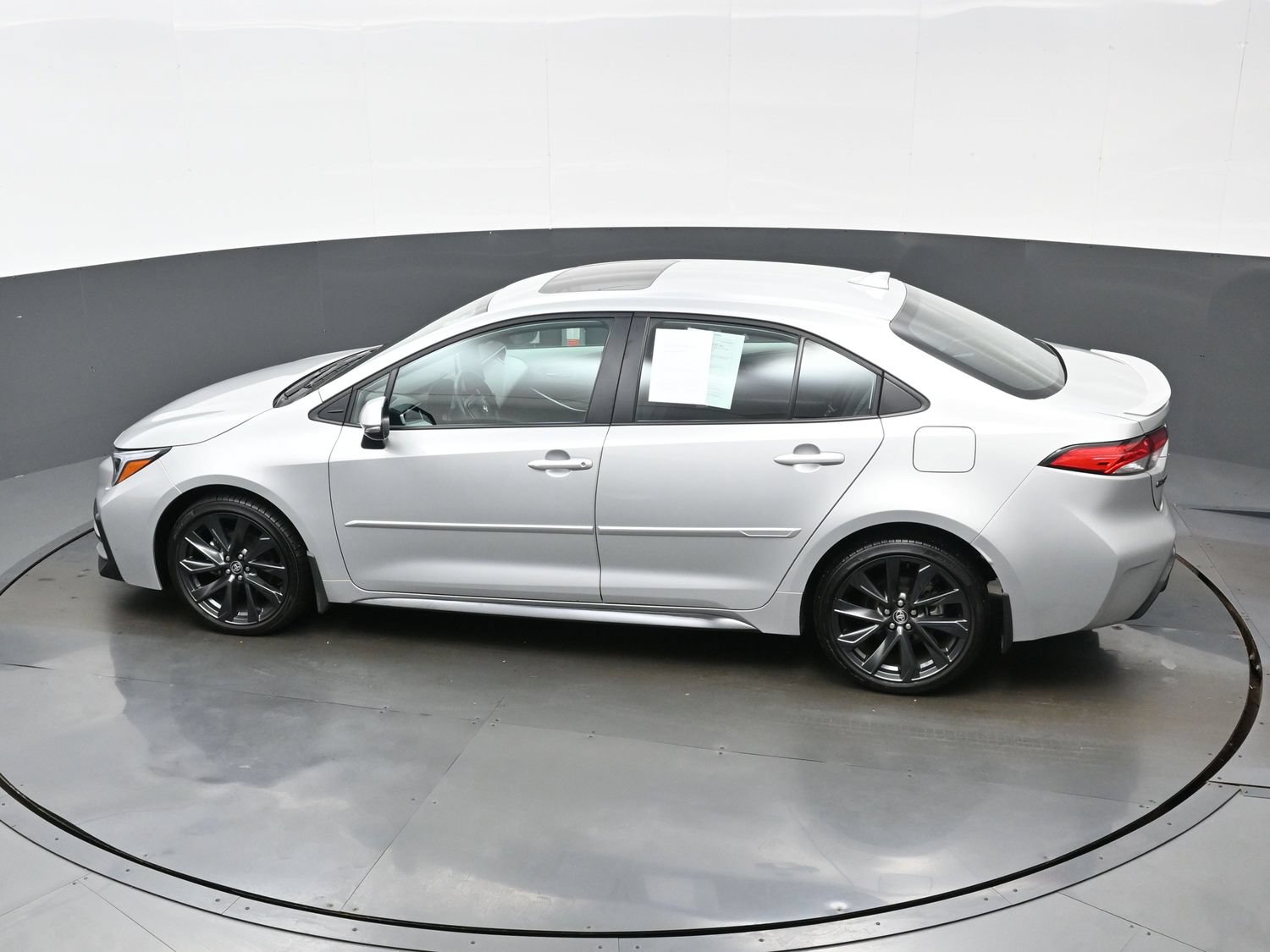 Used 2025 Toyota Corolla SE w/ SE Premium Package FWD image 37