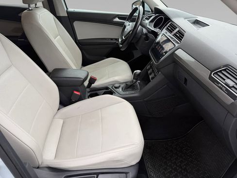 Used 2018 Volkswagen Tiguan SE image 9