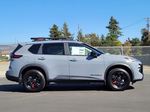 New 2026 Nissan Rogue SV image 4