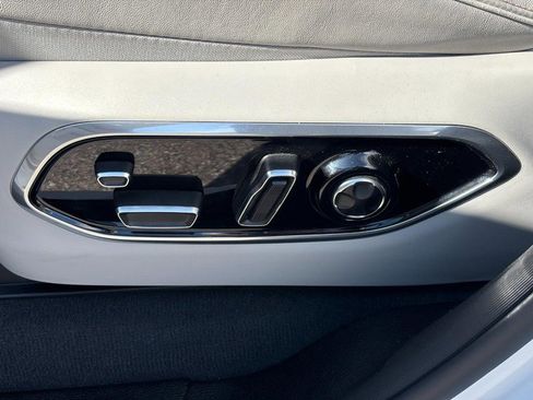 Used 2023 Jeep Grand Cherokee Overland w/ Luxury Tech Group IV image 15