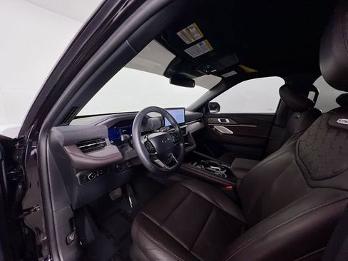 Used 2025 Ford Explorer Platinum w/ Ultimate Package image 18