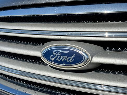 Used 2015 Ford Taurus SEL w/ Equipment Group 201A FWD image 14