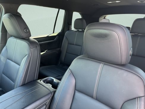 Used 2025 GMC Acadia Elevation w/ Elevation Premium Package AWD/4WD image 15