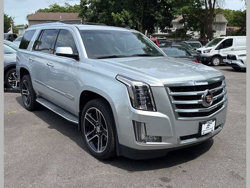 Used 2015 Cadillac Escalade Luxury AWD/4WD image 1