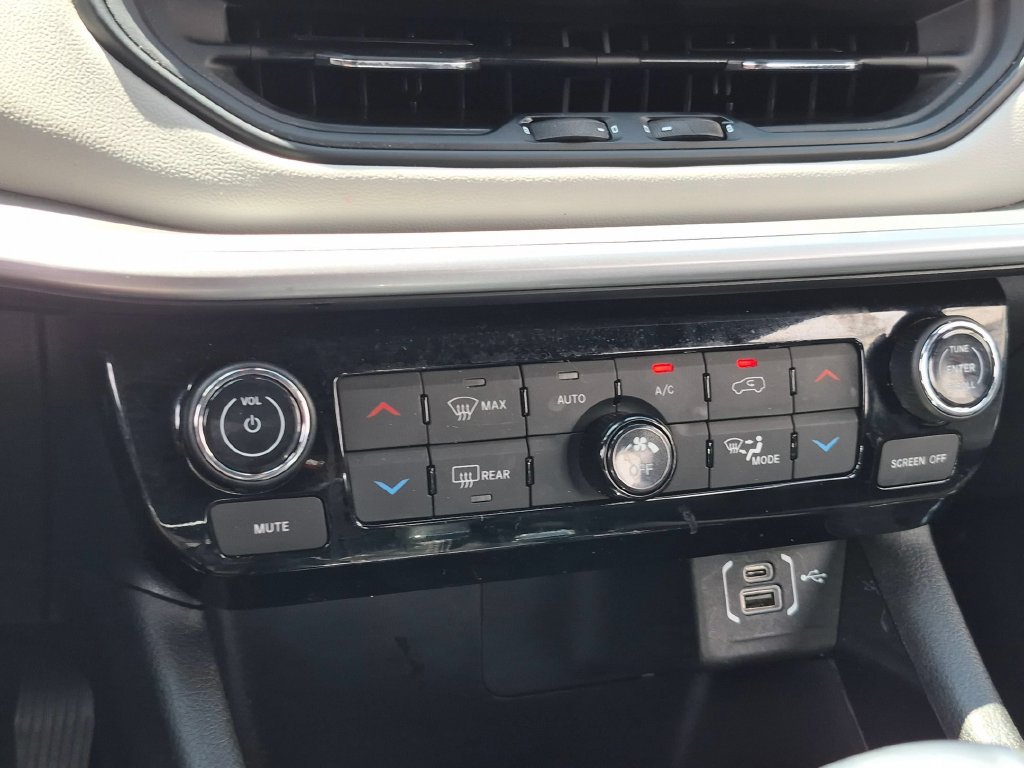 Used 2025 Jeep Compass Limited AWD/4WD image 17