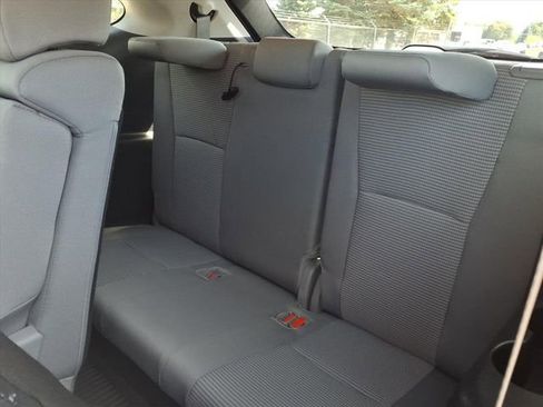 Used 2024 Toyota Highlander LE FWD image 9