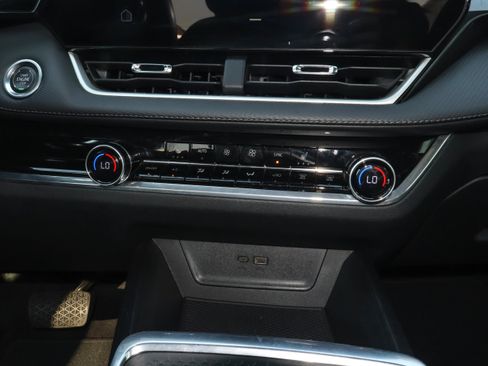 Used 2025 Chevrolet Equinox LT w/ Convenience Package II FWD image 10