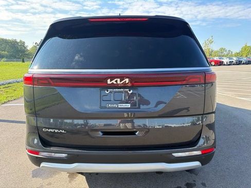 Used 2023 Kia Carnival LX FWD image 8