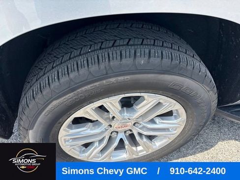 Used 2023 GMC Yukon SLT w/ SLT Luxury Package AWD/4WD image 4