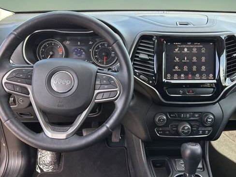 Used 2019 Jeep Cherokee Limited image 9