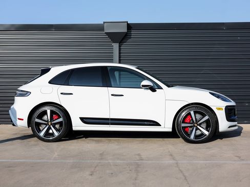 New 2026 Porsche Macan GTS image 8
