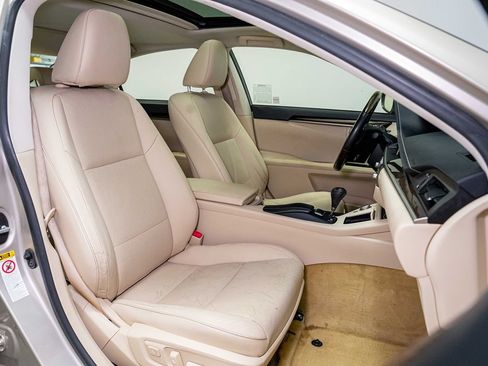 Used 2013 Lexus ES 350 w/ Luxury Pkg FWD image 19