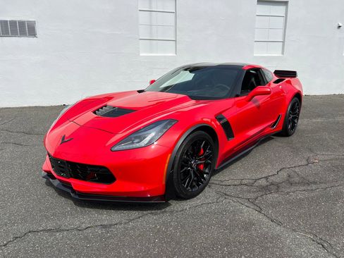 Used 2015 Chevrolet Corvette Z06 w/ 3LZ Preferred Equipment Group image 3