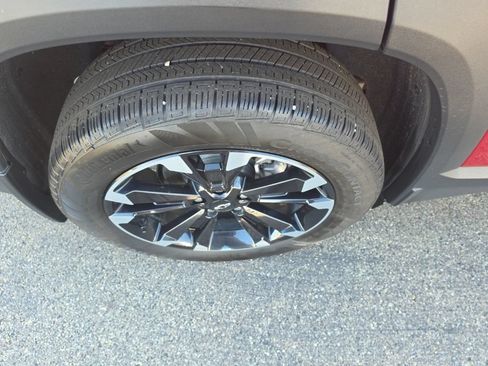 Used 2025 Chevrolet Equinox RS w/ Safety and Technology Package FWD image 9