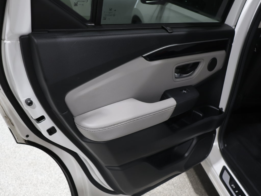 Used 2025 Honda Pilot EX-L image 18