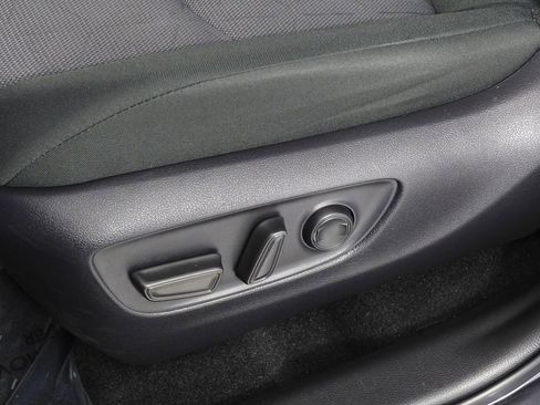 Used 2020 Toyota RAV4 XLE image 23