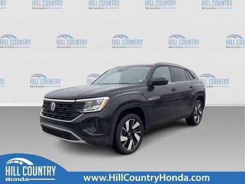 Used 2024 Volkswagen Atlas Cross Sport SE FWD image 2