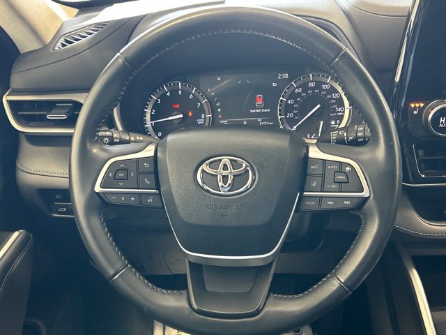 Used 2022 Toyota Highlander XLE AWD/4WD image 19