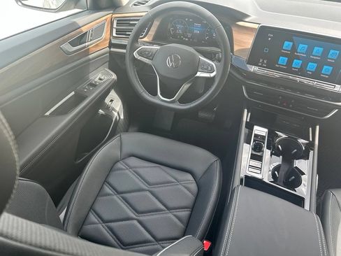 New 2026 Volkswagen Atlas SE FWD image 9
