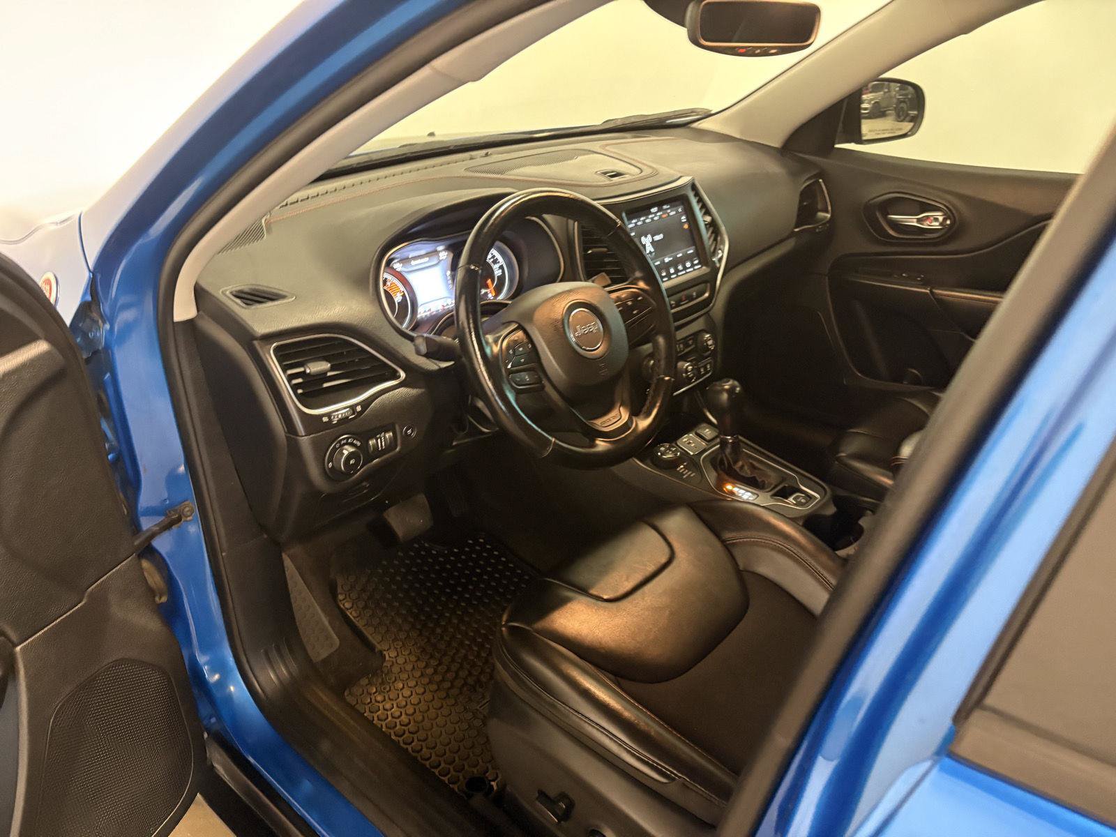 Used 2021 Jeep Cherokee Trailhawk w/ Sun, Sound & Nav Group AWD/4WD image 13