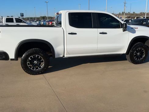 Used 2025 Chevrolet Silverado 1500 ZR2 w/ Technology Package AWD/4WD image 9
