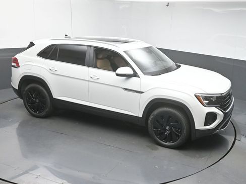 New 2026 Volkswagen Atlas Cross Sport SE image 42