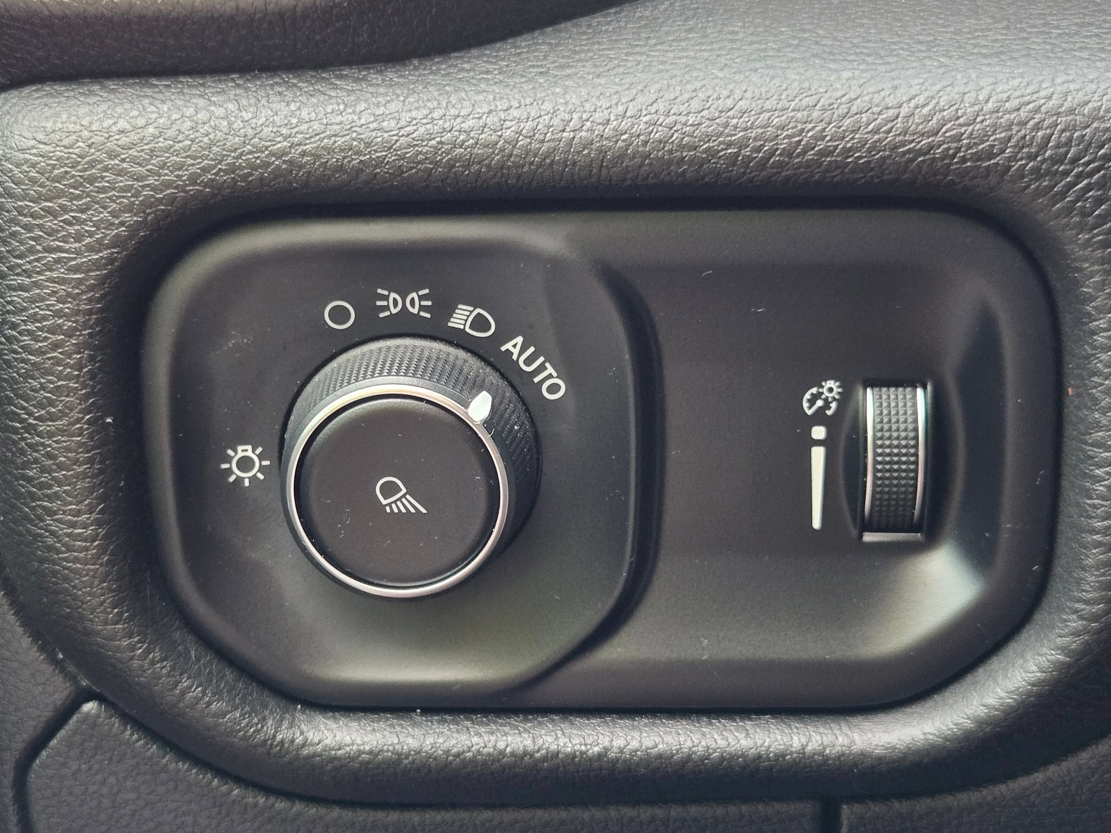 Used 2024 RAM 1500 Laramie RWD image 25